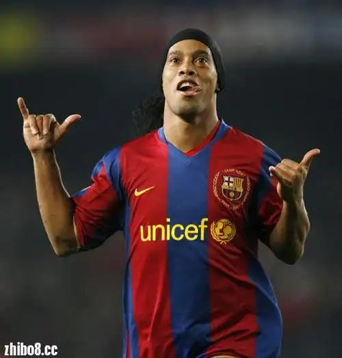 通过莱万与 通过莱万与