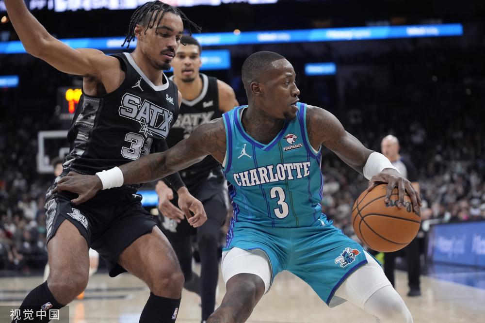 对湿滑的场 对湿滑的场